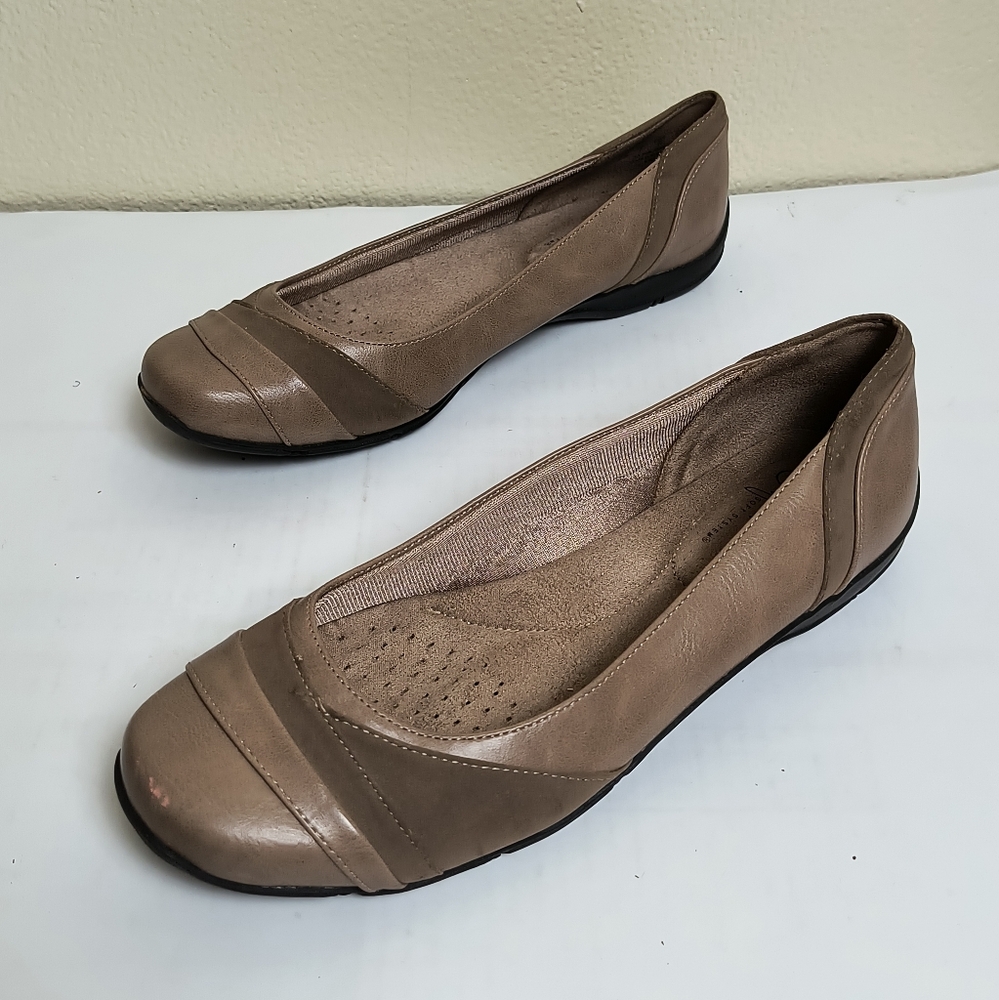 Life Stride Tan Flats with Rounded Toe and Diagonal Design 9M Walking Driving